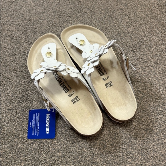 NWT Birkenstock White Leather Gizeh Flower Arizona size 8/ 38 - Picture 7 of 8
